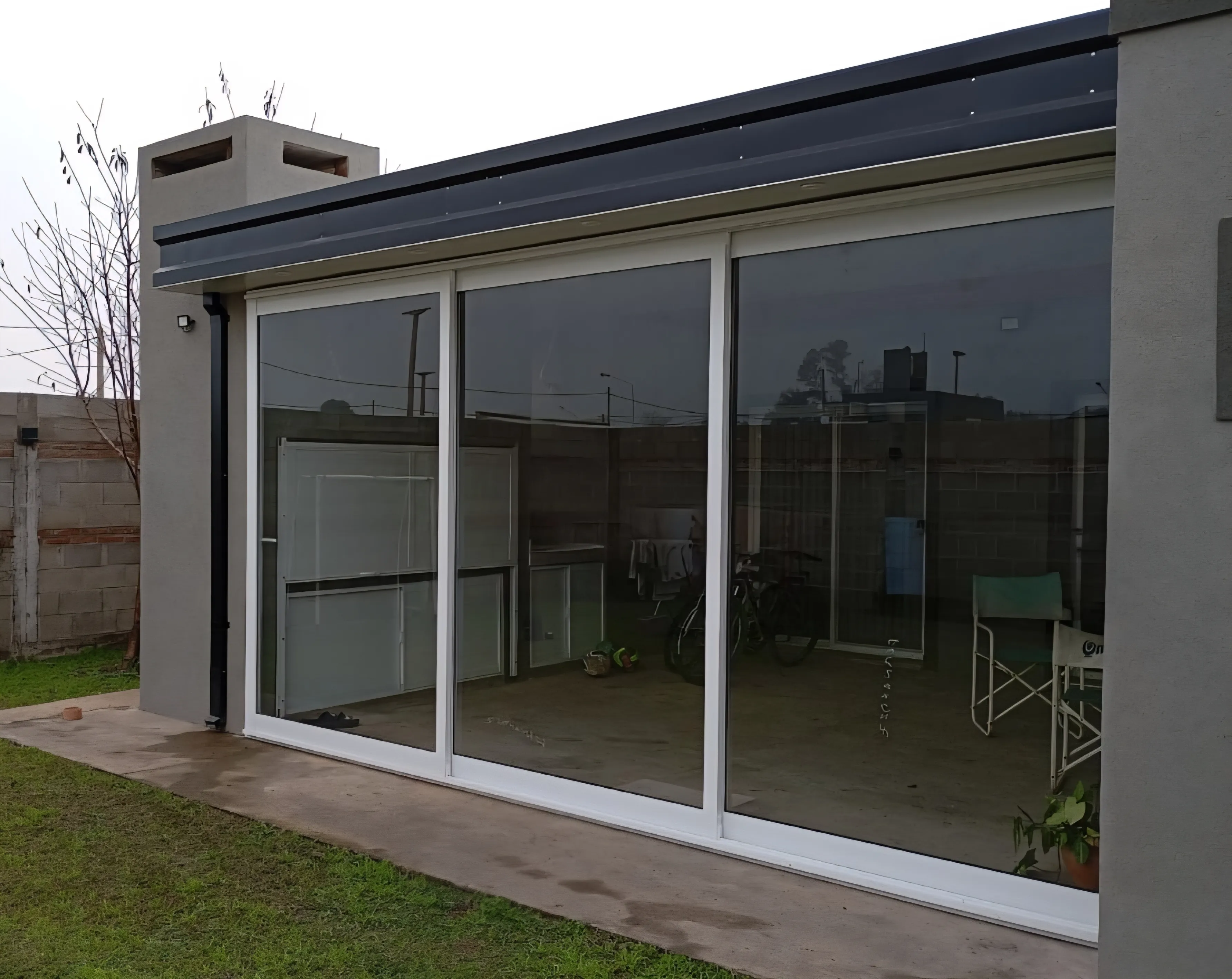 Ventana corrediza de aluminio de varias hojas